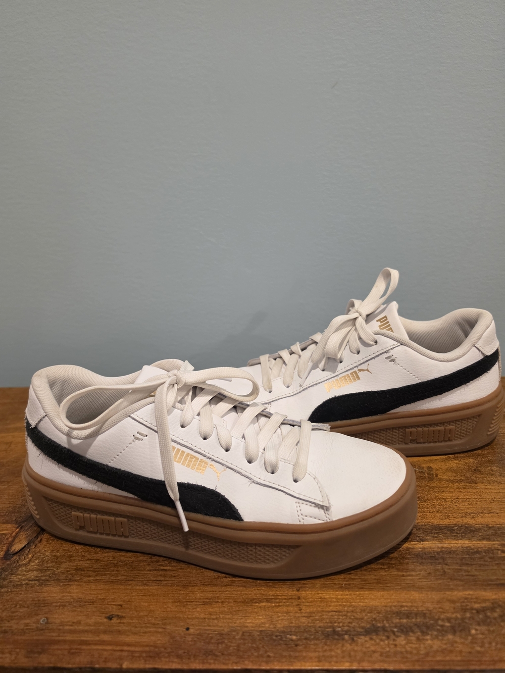 Puma White Sneakers with Black Stripe and Gum Sole